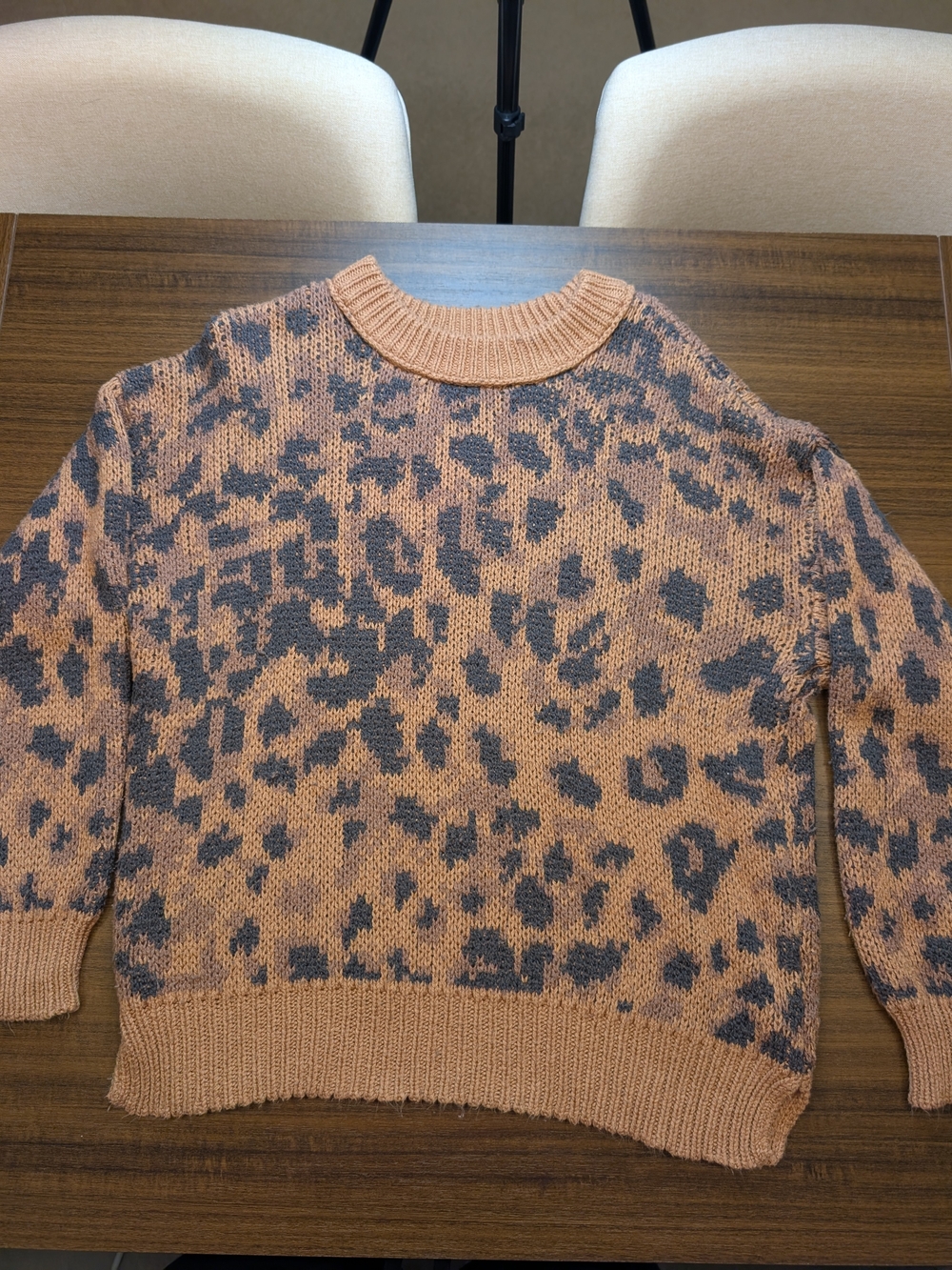 Women’s Tan & Gray Leopard Print Crewneck Sweater